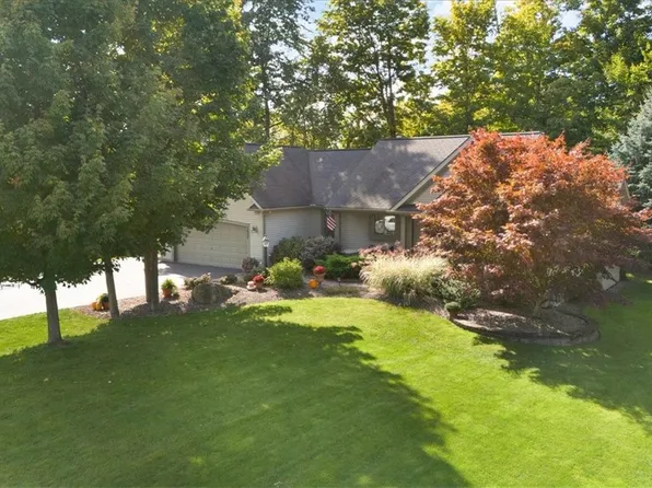 7627 Lake Meadow Dr, Ontario, NY 14519