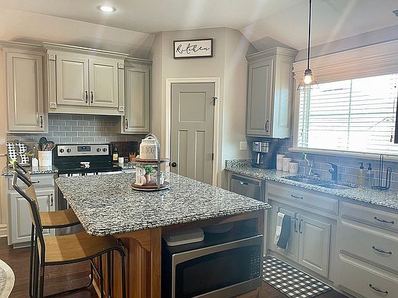 5th image of 4058 McKenzie Ln
