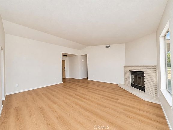 4th image of 9250 Delmar Ave
