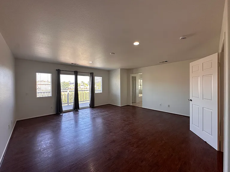 23424 Caliente Springs Ave — Photo 17