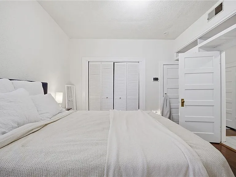 1015 Colonial Ave #4 — Photo 18