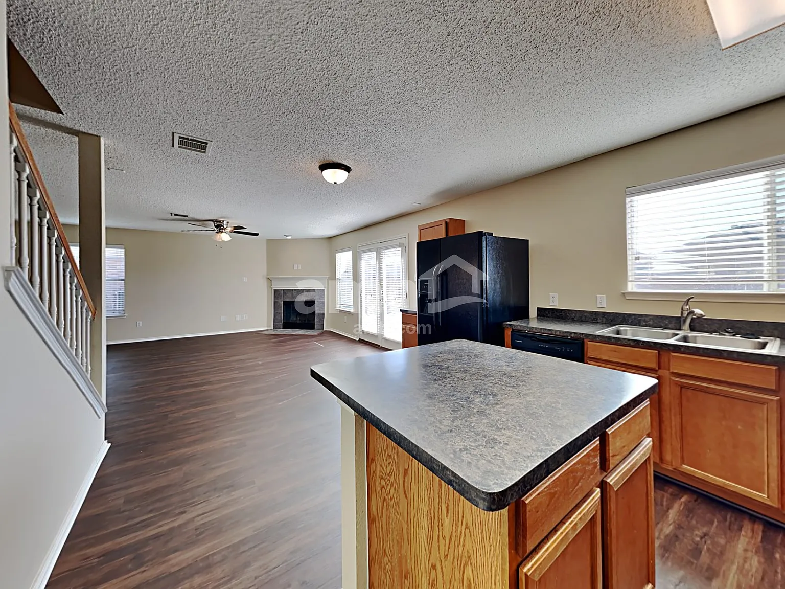 3 bed, 2.5 bath, 2731 sqft, $2,575 — Photo 4