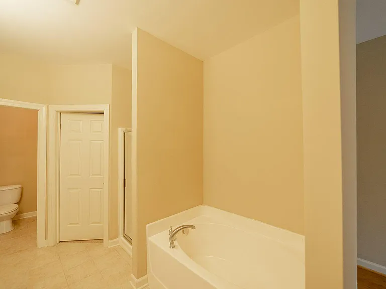 ENSUITE BATHROOM WITH GARDEN TUB
