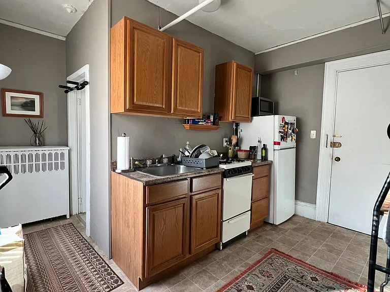 149 Strathmore Rd #6 — Photo 1