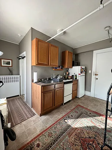149 Strathmore Rd #6 Photo 1