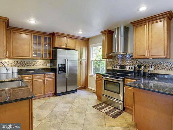 4th image of 6917 Lafayette Park Dr