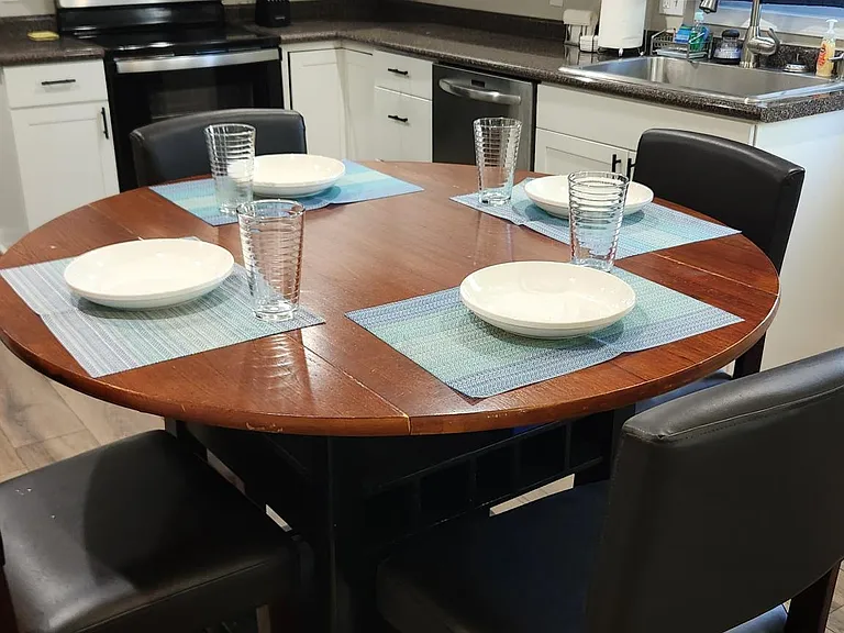 kitchen/dining area
