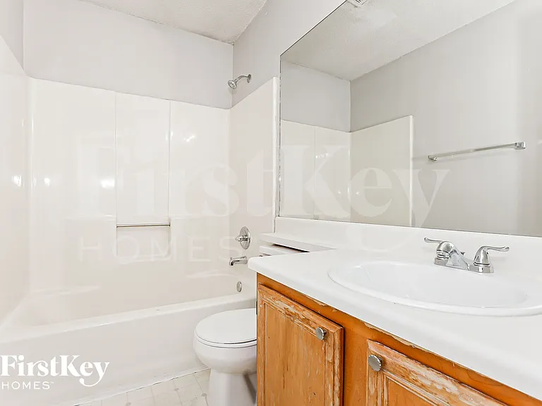 2347 Glencairn Ln SW — Photo 16