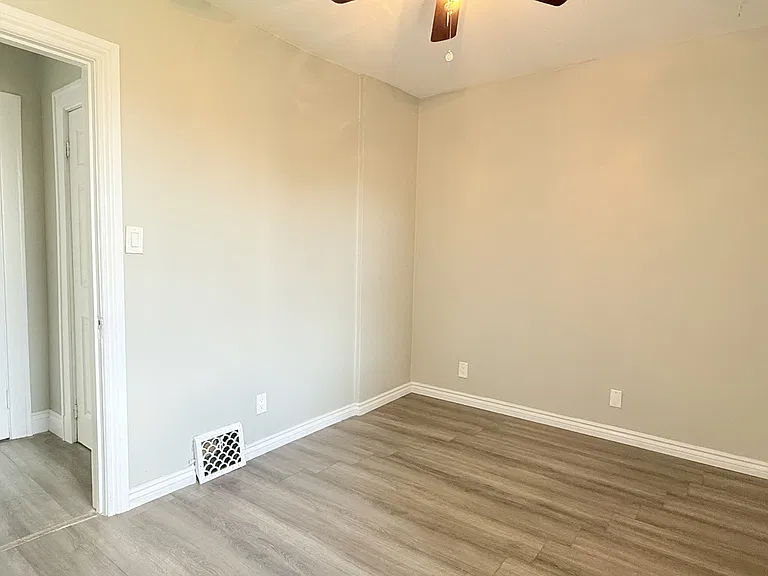 1658 Marentette Ave #1660 — Photo 7