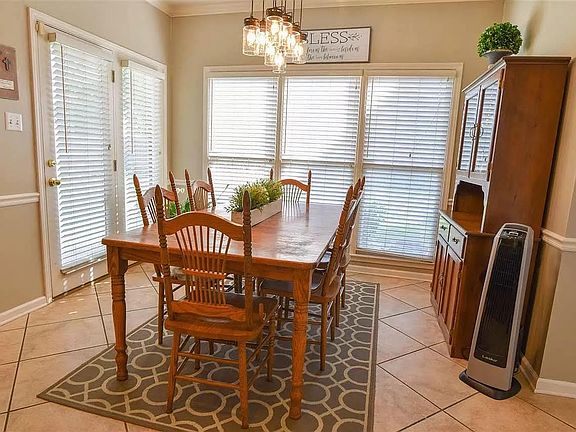 5th image of 447 Bowling Brook Dr