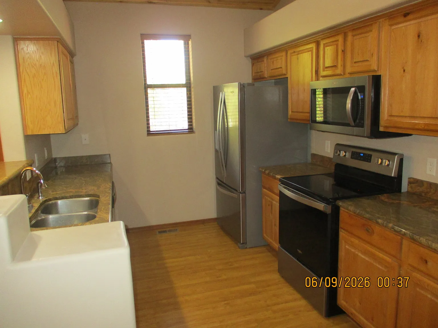 3 bed, 1600 sqft, $2,400 — Photo 4