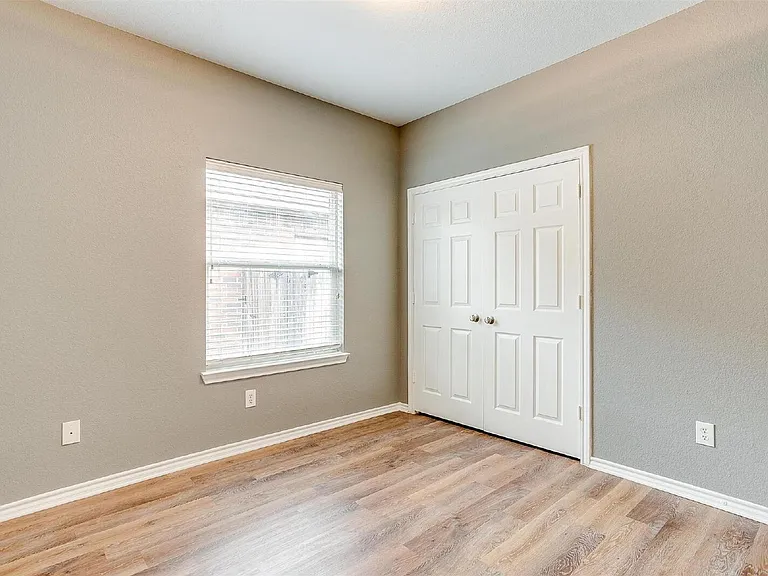 812 Walnut St — Photo 9