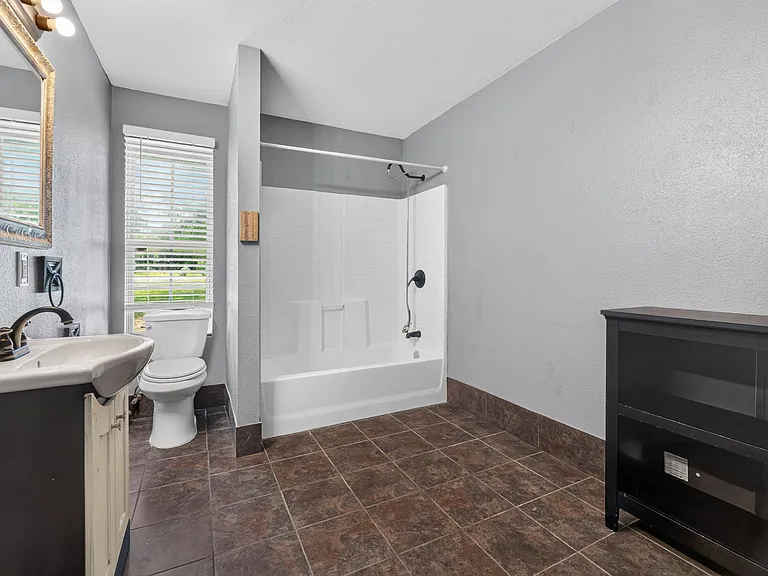 135 County Road 4519 — Photo 23