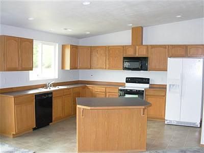 2nd image of 553 Park Rd