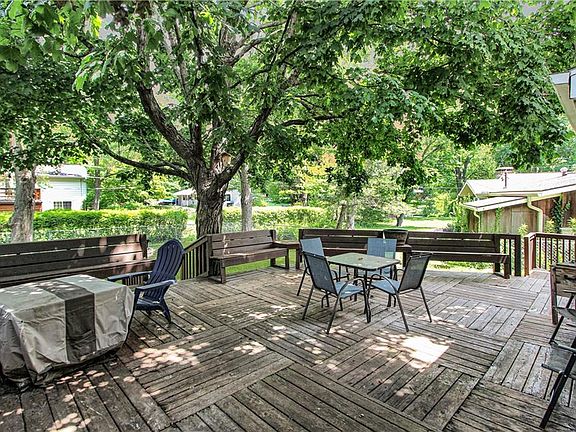 2nd image of 1809 Meadowlake Dr