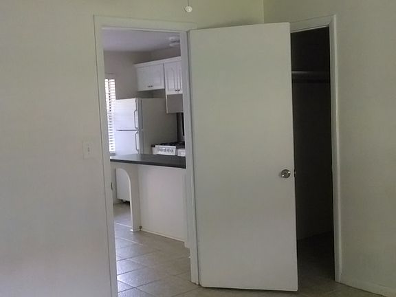 2nd image of 921 SW 4th St
