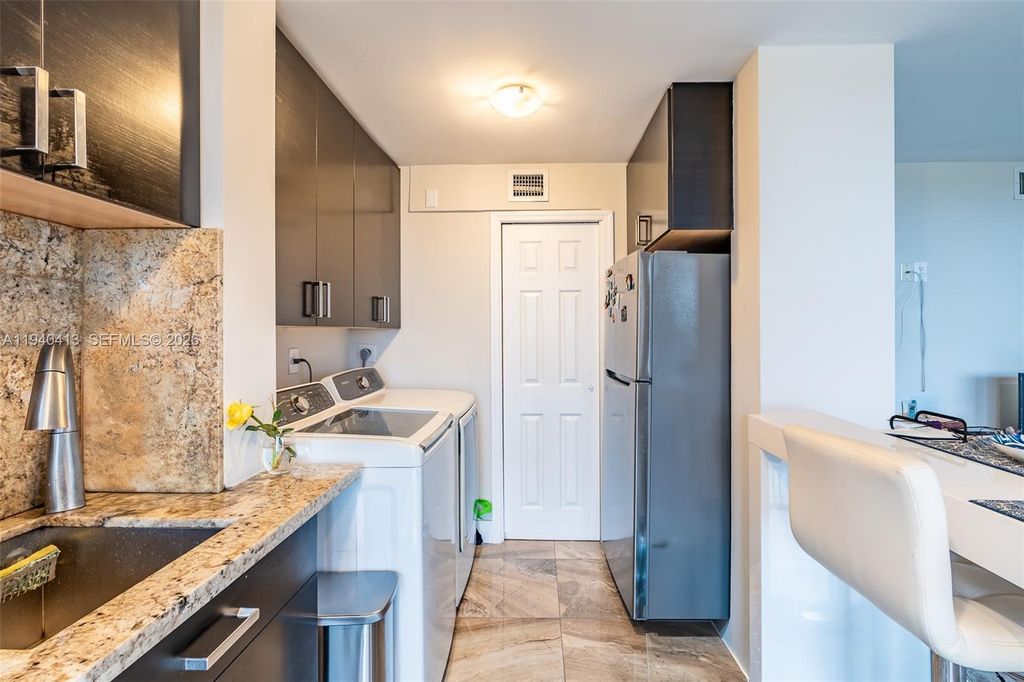3400 Blue Lake Dr APT 505, photo 4