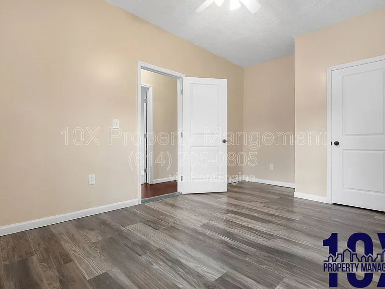 1652 Summit St #A — Photo 16