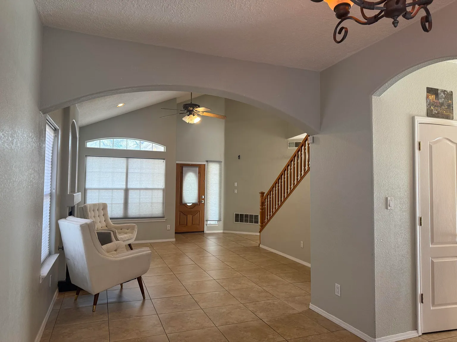 4 bed, 3.0 bath, 2500 sqft, $4,500 — Photo 3