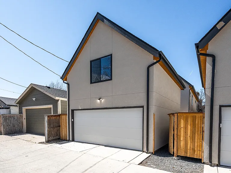 3244 N Franklin St — Photo 18