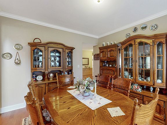 4th image of 2201 Towne Park Dr SW