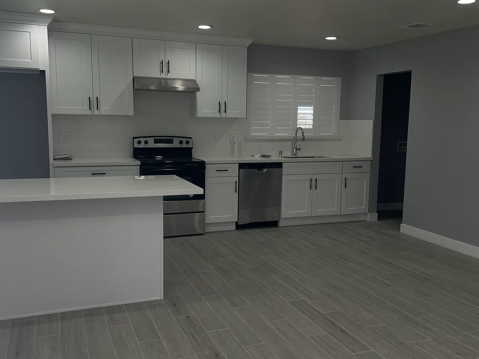 3 bed, 1200 sqft, $3,950 — Photo 2
