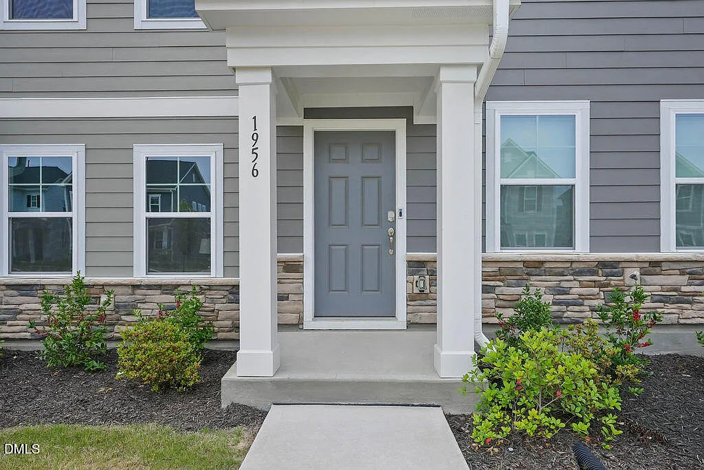 3 bed, 3.5 bath, 1800 sqft, $1,975 — Photo 4