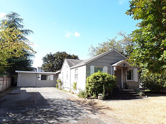 3rd image of 11733.5 17th Ave NE #11733-1/2