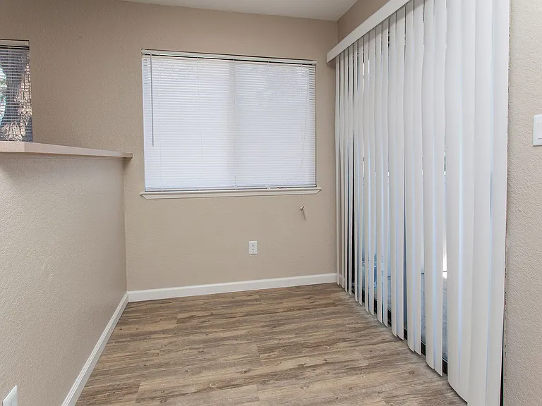 530 Moran St — Photo 13