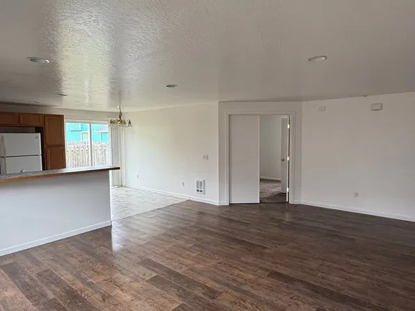 762 Marshall Ave, Coos Bay, OR 97420