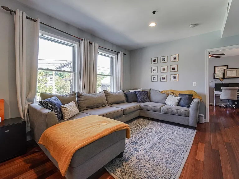 650 2nd St #4G — Photo 5