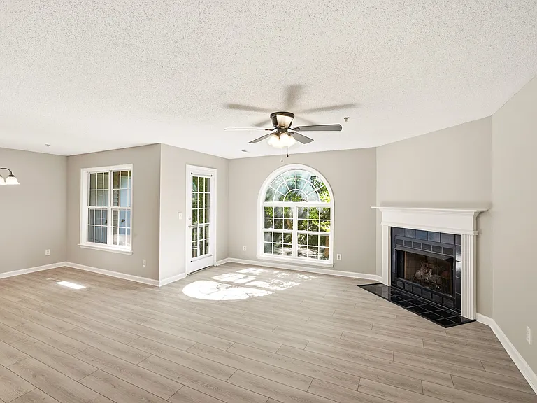 323 Ivy Glen Ct — Photo 5