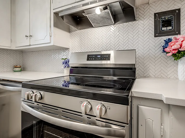 4620 N Harvey Pkwy #1/2 — Photo 8