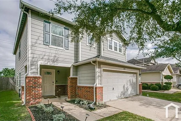 3 bed, 2100 sqft, $2,400 — Photo 2