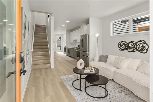 255 E Louisa St Photo 1