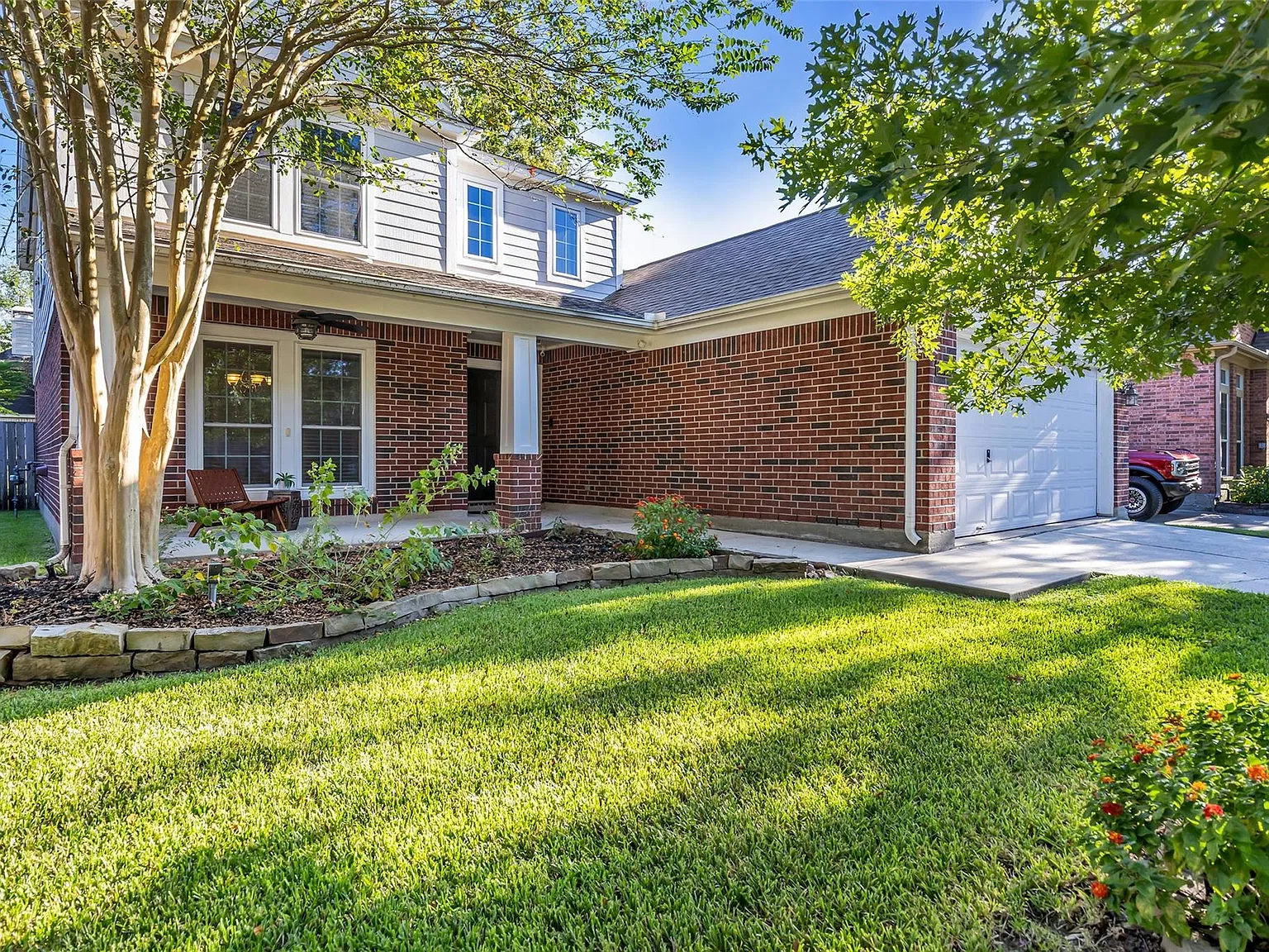 4 bed, 2.5 bath, 2432 sqft, $2,550 — Photo 3