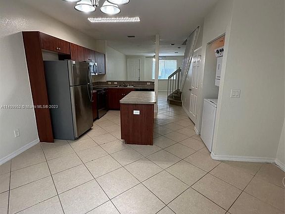 4th image of 1936 Alamanda Way #1936