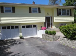 5 Cresthill Ln, Poughkeepsie, NY 12601