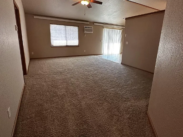 405 Sapphire Ln — Photo 9