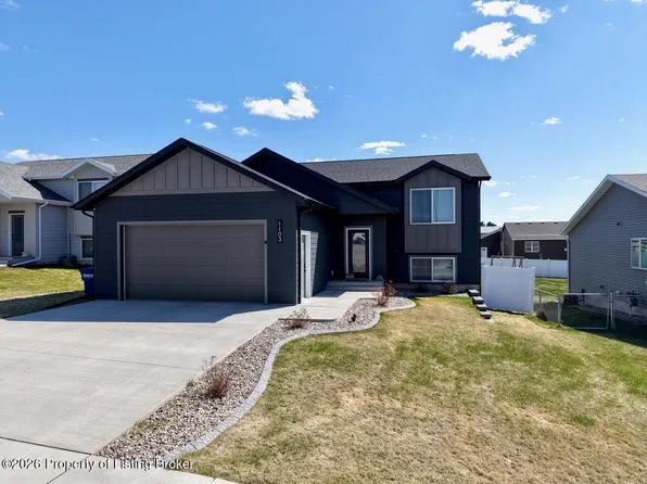 1103 Jerry Ln, Dickinson, ND 58601
