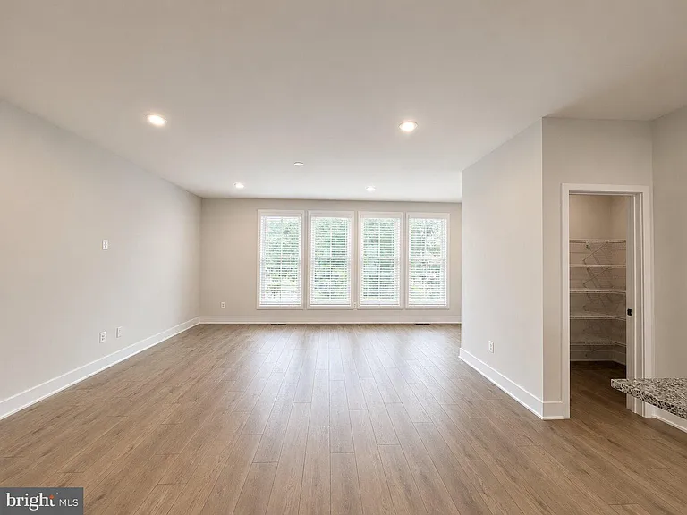 135 Heyford Dr — Photo 7