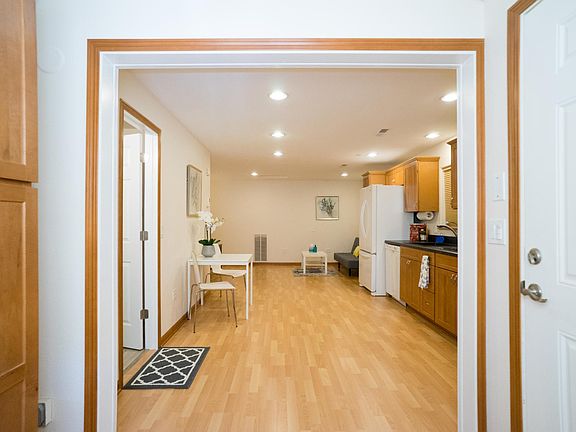 3rd image of 11785 SW Schollwood Ct