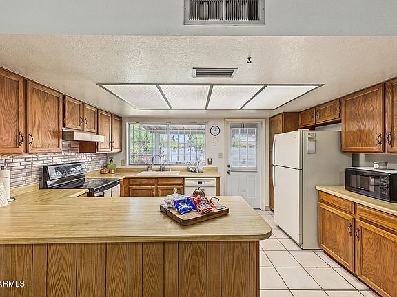 4th image of 3932 W BECKER Lane