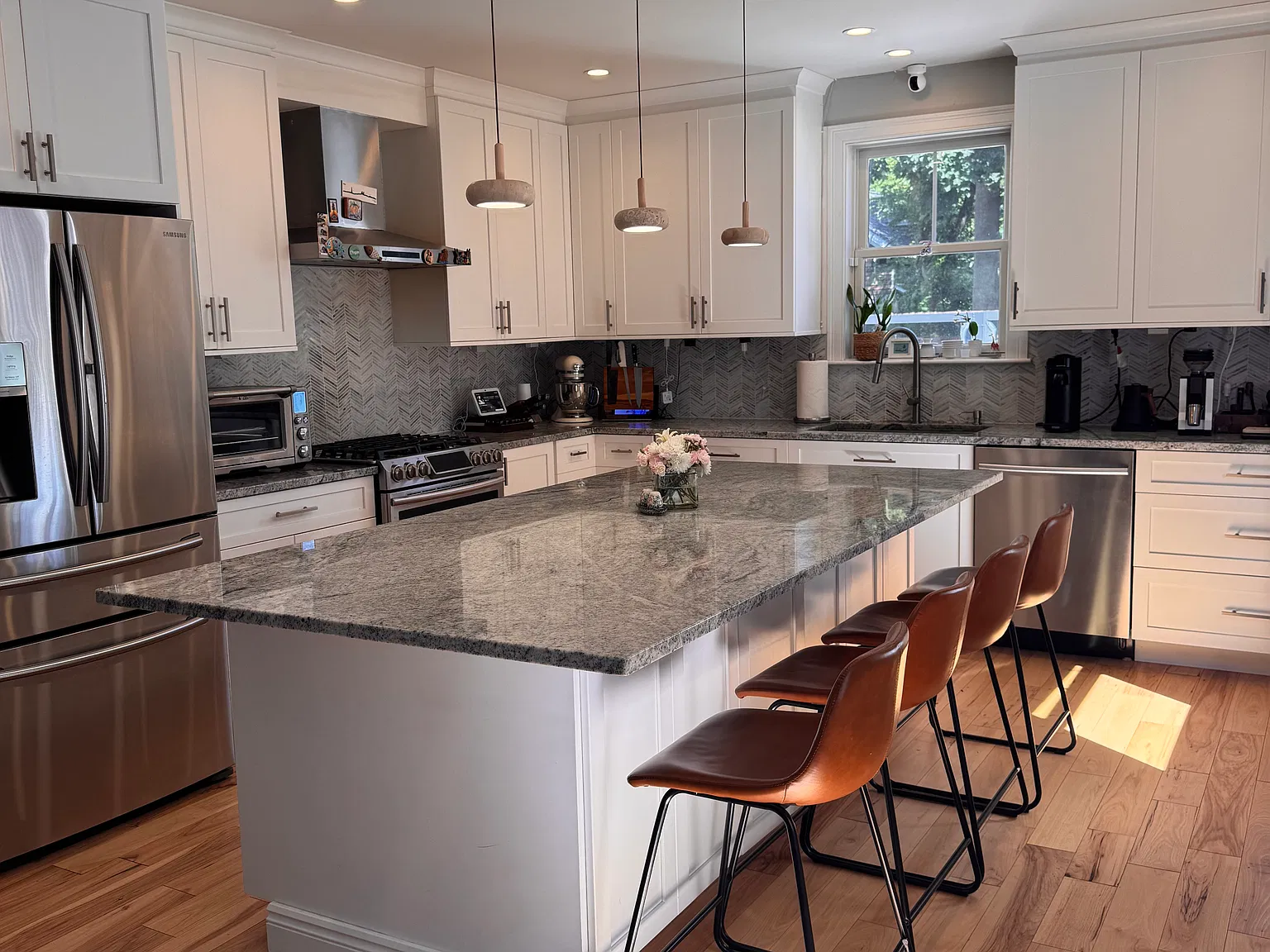 4 bed, 2.5 bath, 3150 sqft, $6,500 — Photo 4