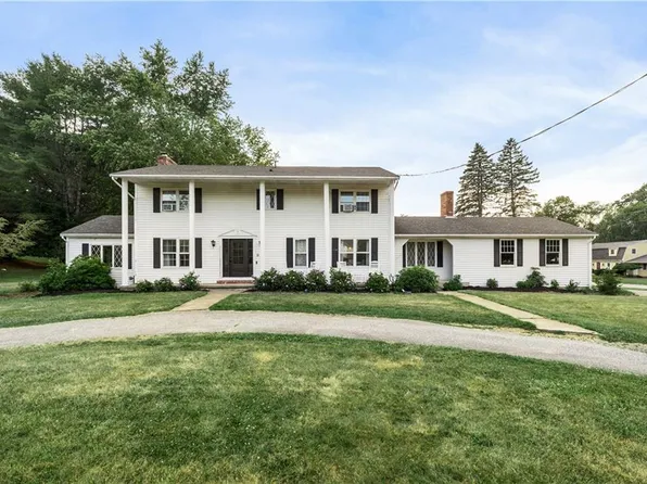 9 Plantation Dr, Cumberland, RI 02864