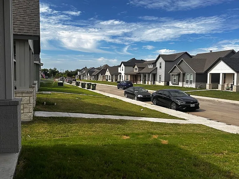 660 The Cottages — Photo 22