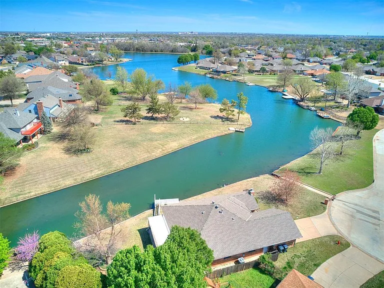 7317 Louisburg Dr — Photo 4