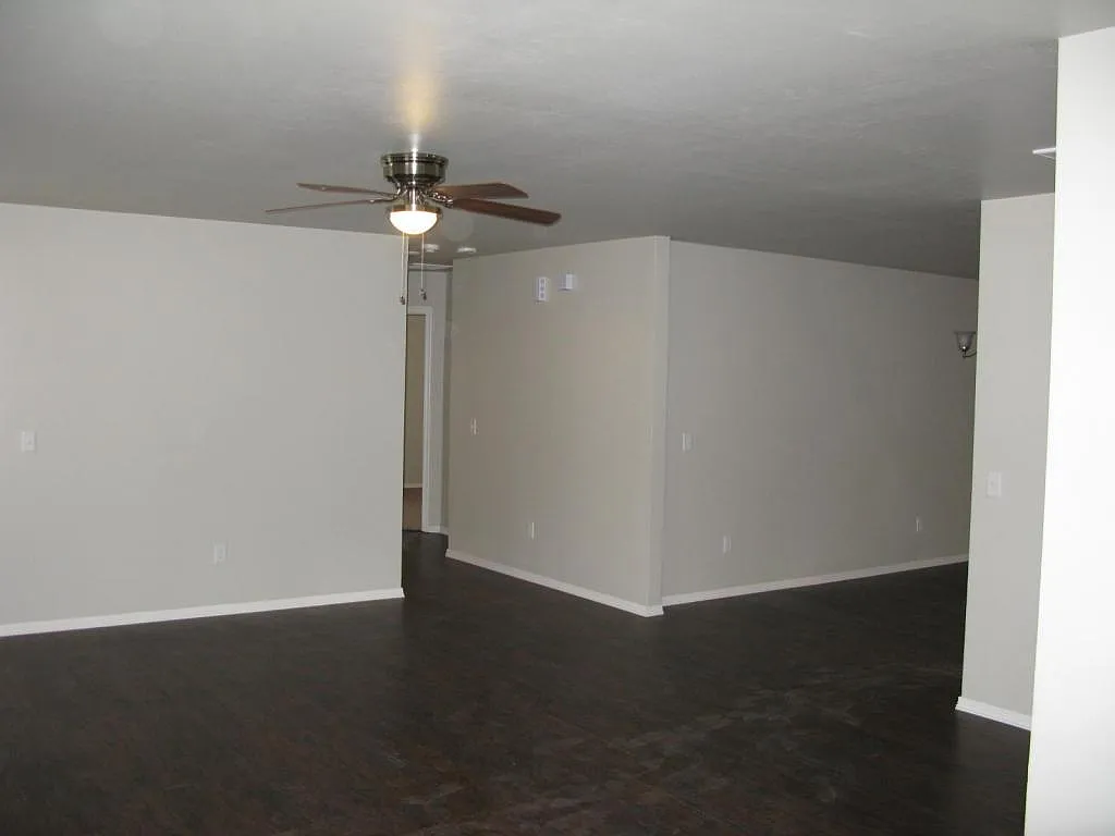 11637 Royal Coach Dr. Yukon, OK. 73099 — Photo 2