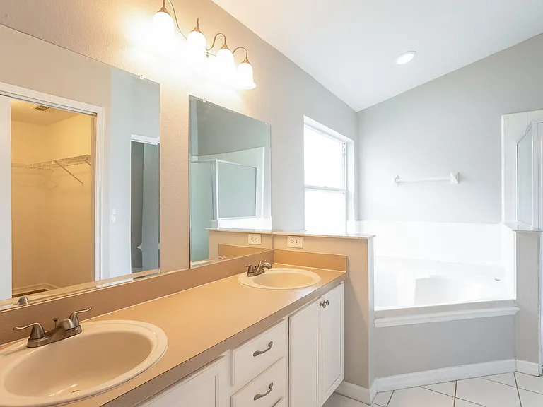 7920 Oakstone Ct — Photo 9