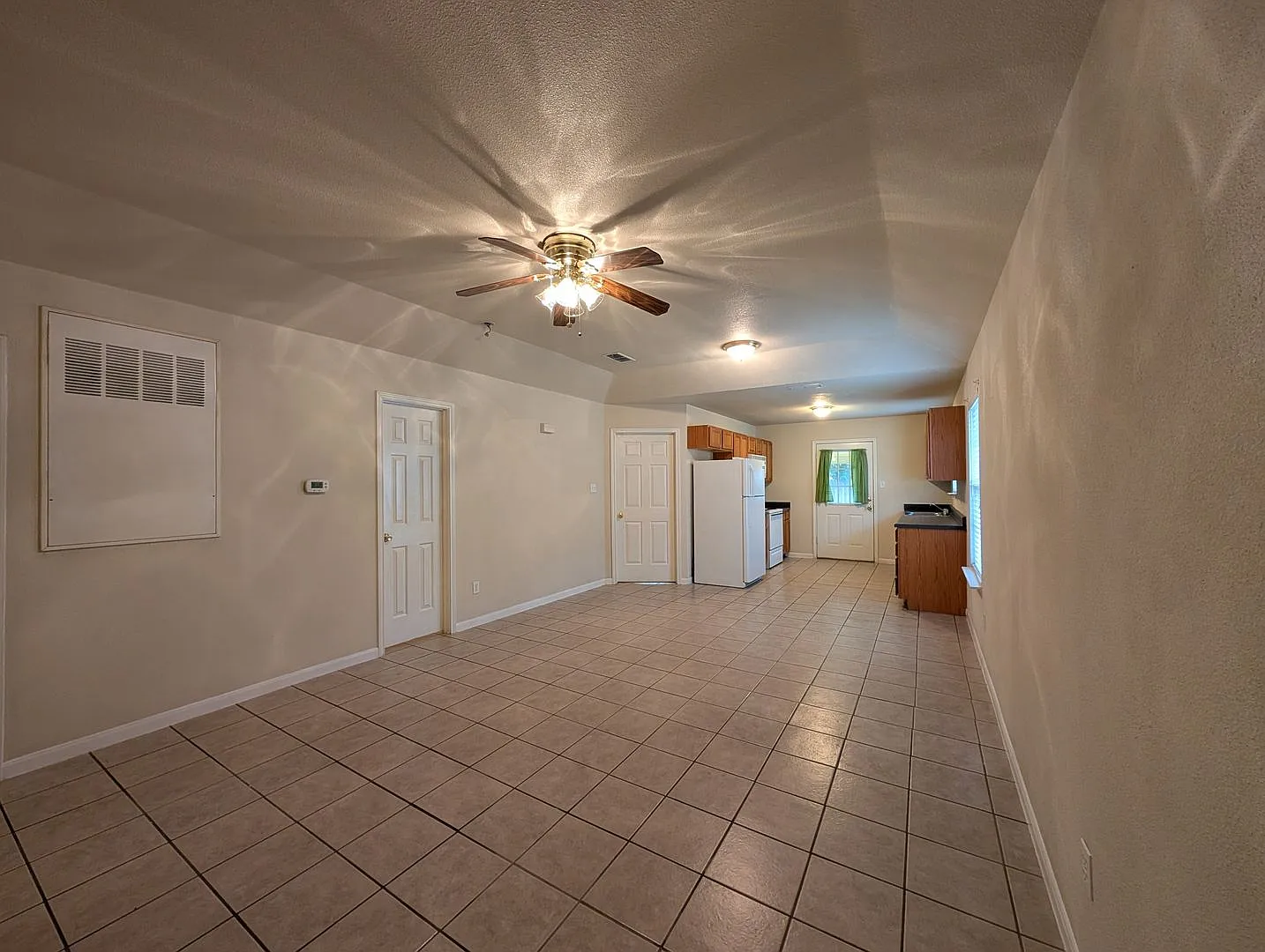 Great Location with Easy Access to HWY 46 & IH 35 / Fridge Included / Covered Back Patio / CISD — Photo 4